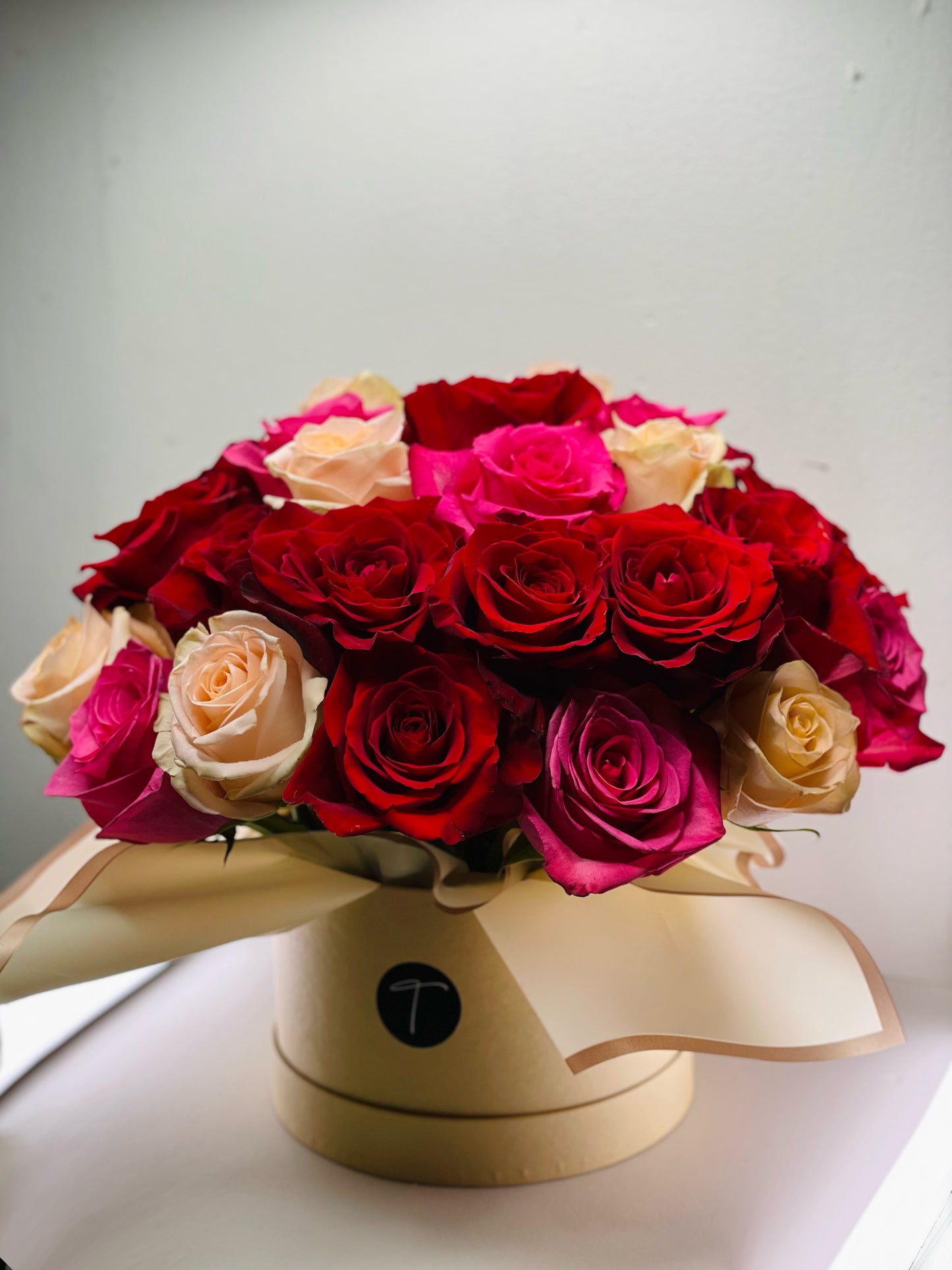 Blooming roses arrangement