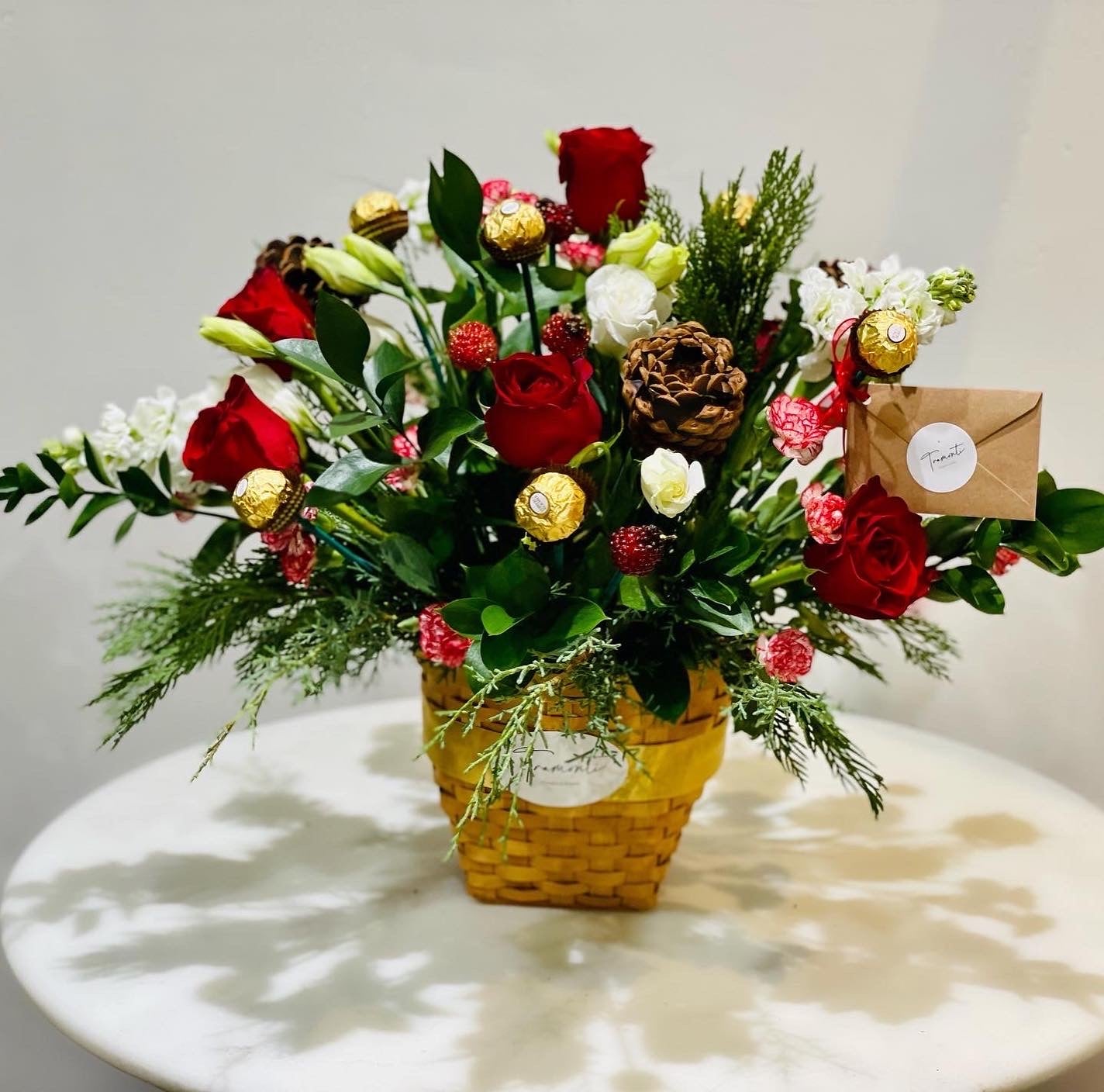 Christmas basket - Tramonti Flowers & Events